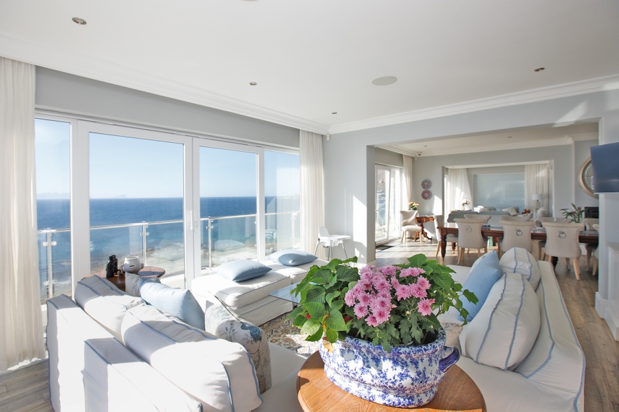 7 Bedroom Property for Sale in Cairnside Western Cape
